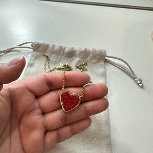 Kendra Scott heart necklace | HEART GOLD PENDANT
NECKLACE IN RED KYOCERA OPAL